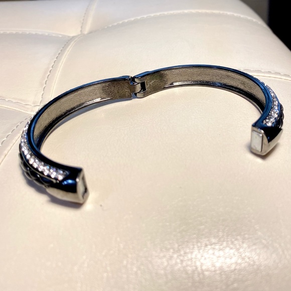 Metal base Bracelet In Black Embellished with "Crystal Stone Elements' magnetic - Picture 2 of 6